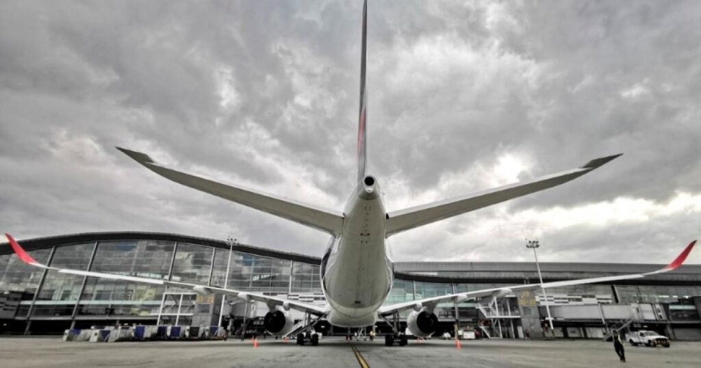 Transporte aéreo se reactivará en Colombia con cuatro vuelos diarios